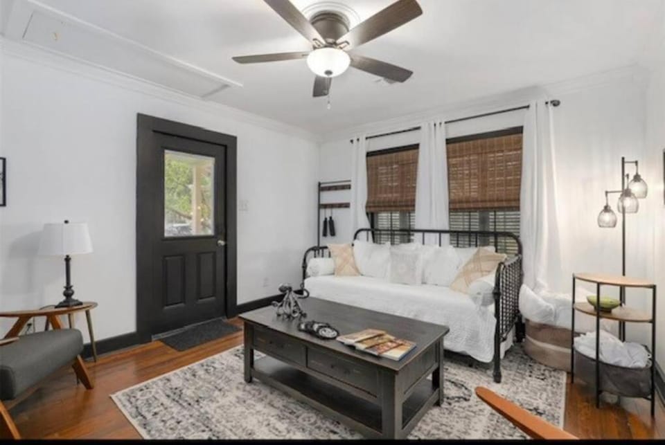 Bed, Living room, Photo of the whole room, Seating area, fireplace
