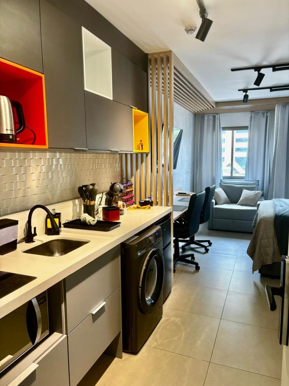 Photo of the whole room, Communal kitchen, stove, washing machine