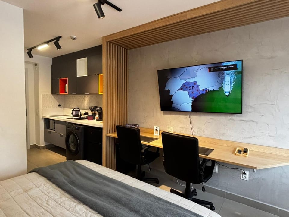 Bed, TV and multimedia, Kitchen or kitchenette, Photo of the whole room, Evening entertainment, Bedroom, minibar, stove