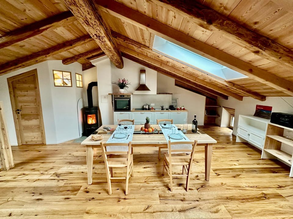Kitchen or kitchenette, Living room, Seating area, pet friendly