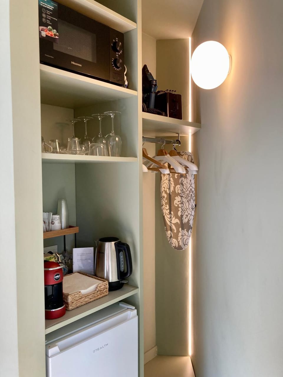 Coffee/tea facilities, flat iron, microwave, toaster