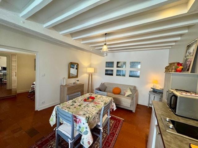 Kitchen or kitchenette, Living room, Seating area