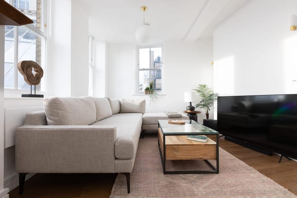 Luxury 2 Bedroom Huge Duplex Covent Garden Holborn Apartment in City of Westminster