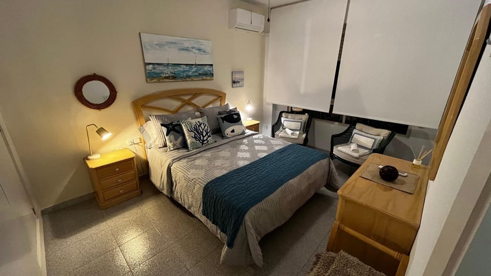Bed, Photo of the whole room, Bedroom, air conditioner