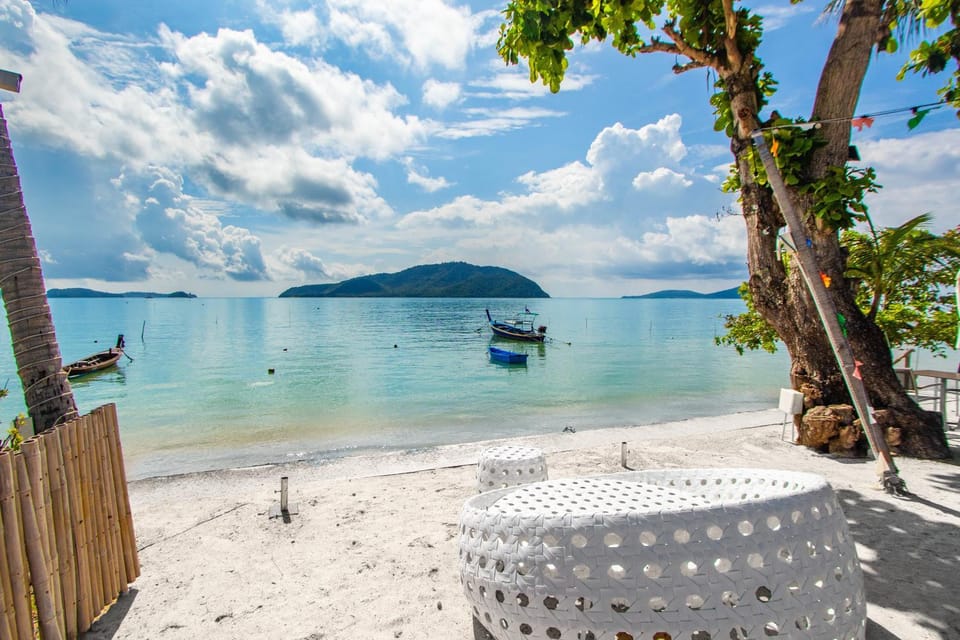 【Beach Front】海景沙滩别墅，私人泳池，免费早餐，女佣每日清洁，生活方便交通便利 Villa in Rawai