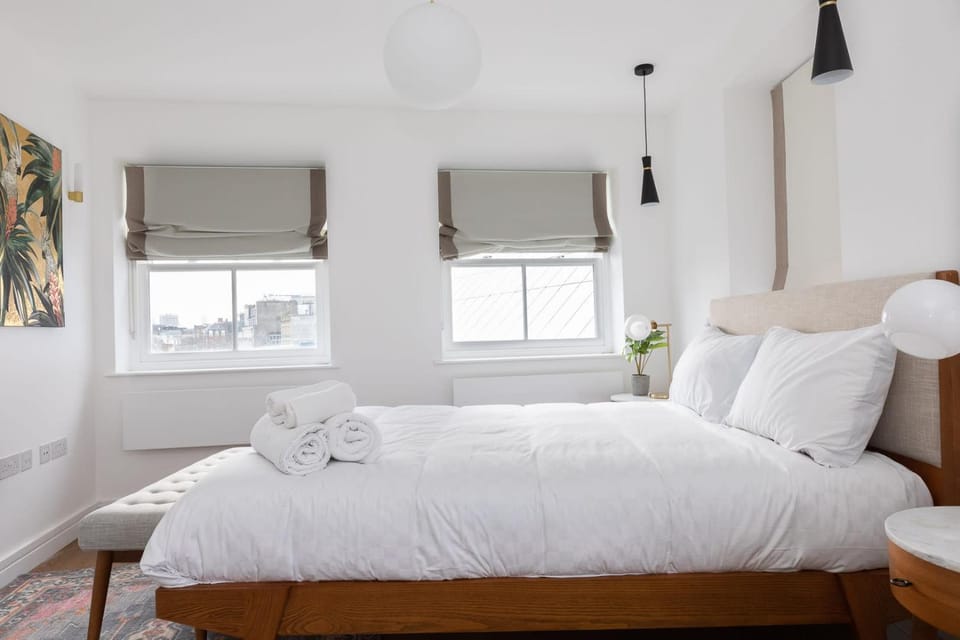 Luxury 2 Bedroom Duplex Penthouse Covent Garden Holborn Apartment in City of Westminster