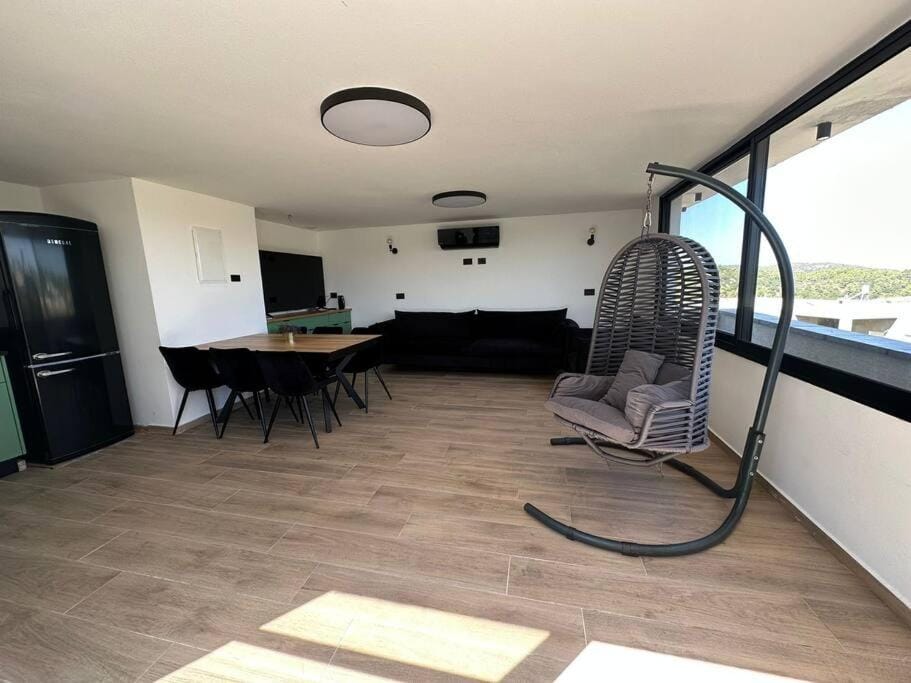 TV and multimedia, Kitchen or kitchenette, Seating area, Dining area