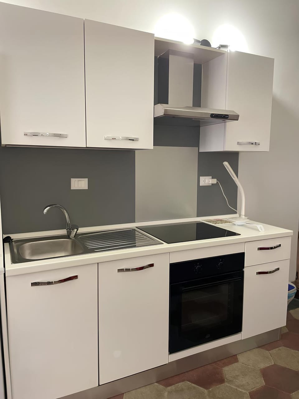 Kitchen or kitchenette, dishwasher, stove