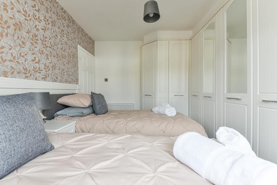 Bed, Photo of the whole room, Bedroom, towels, wardrobe