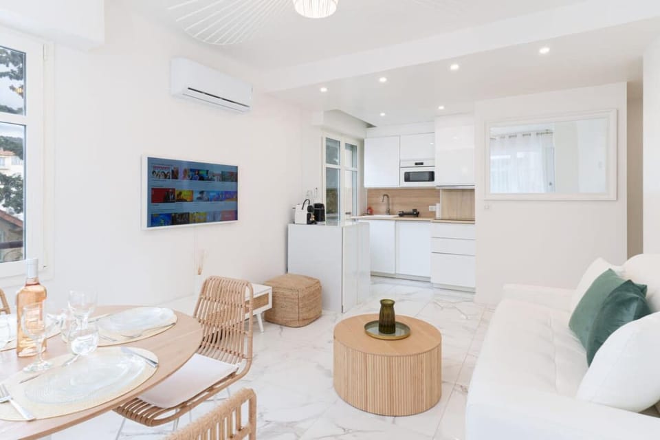 Le Maubourg - Hypercentre - 150m Croisette - AC Apartment in Cannes