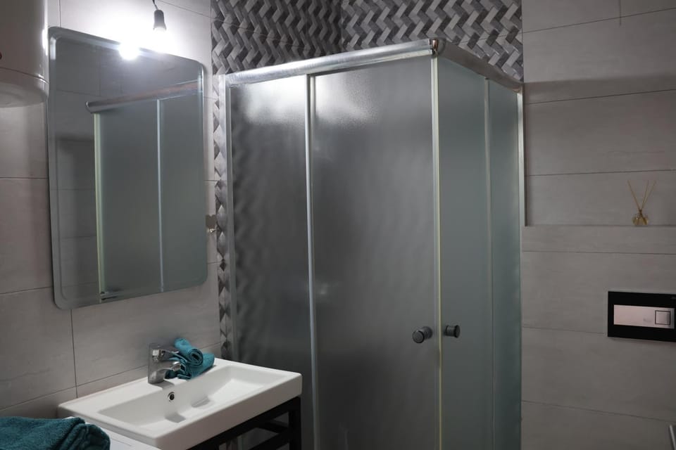 Shower, Bathroom, towels