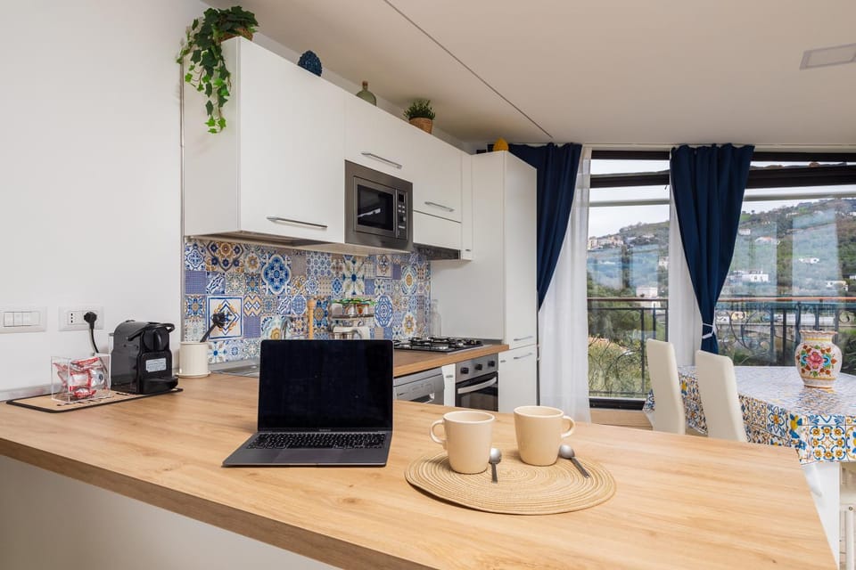 Coffee/tea facilities, Kitchen or kitchenette, Dining area, minibar, pet friendly, stove