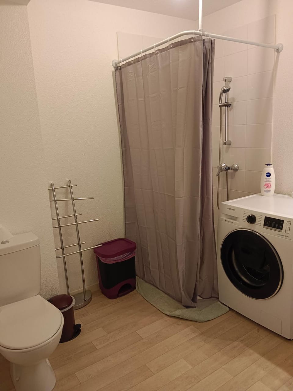 Shower, Toilet, Bathroom, towels, washing machine, dryer