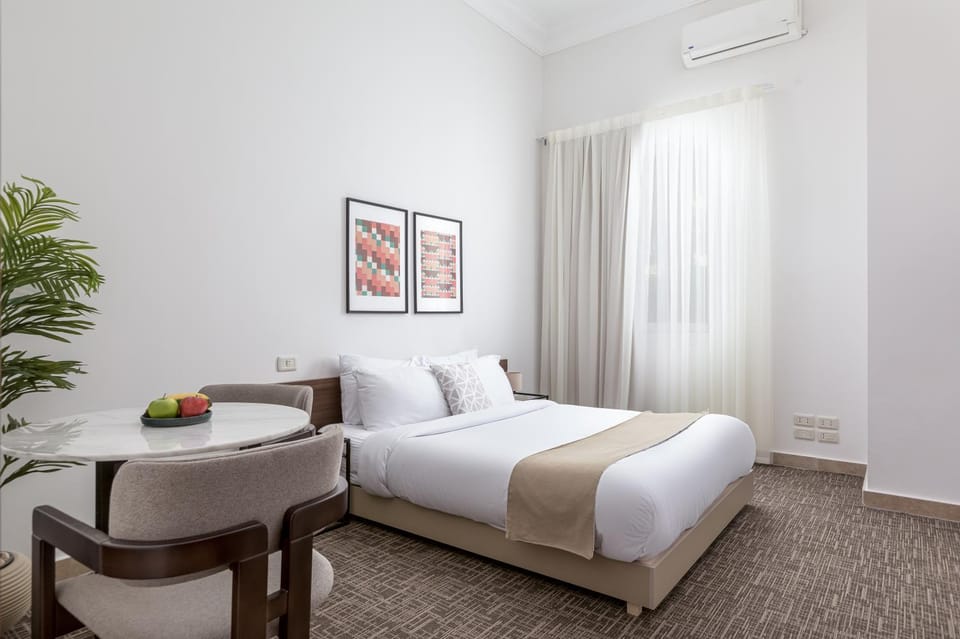 Bed, Living room, Photo of the whole room, Seating area, Bedroom, air conditioner