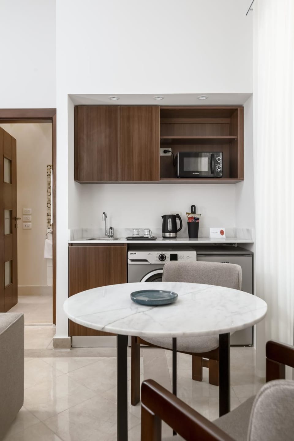 Coffee/tea facilities, Kitchen or kitchenette, Living room, Seating area, Dining area, minibar, stove, toaster, washing machine