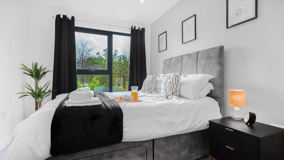 Bed, towels