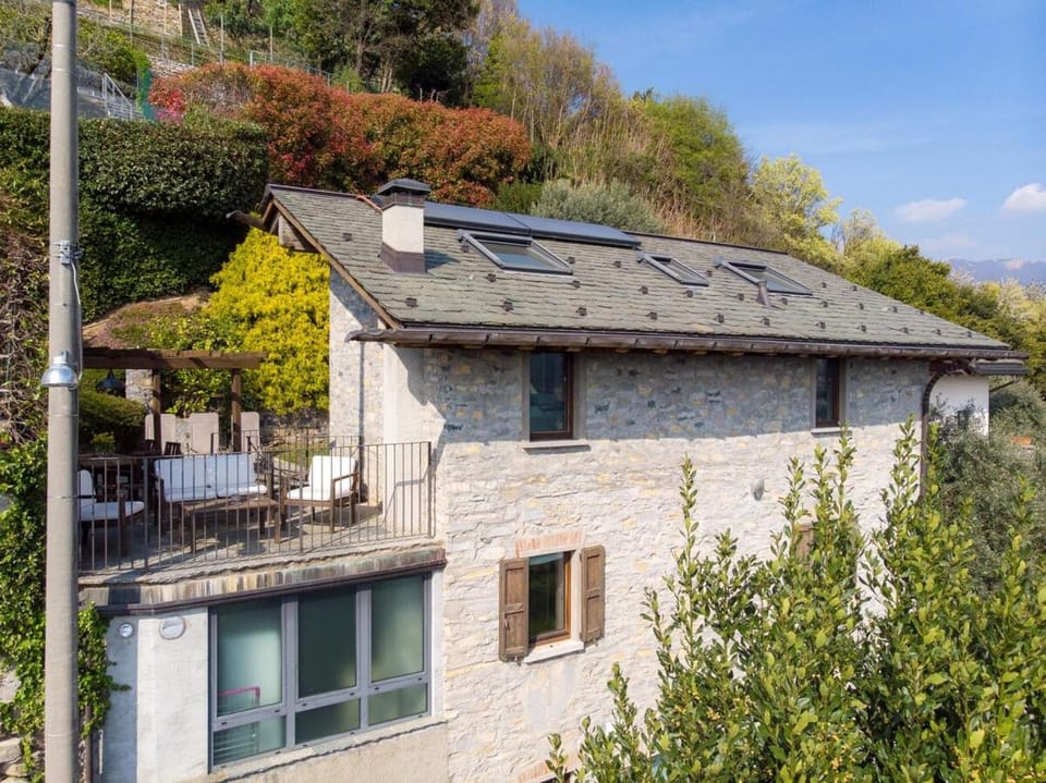 Toldino House 4 min by car to lake House in Cernobbio