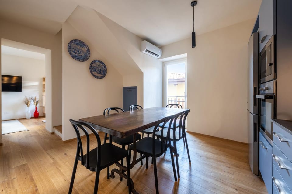 Kitchen or kitchenette, Dining area, air conditioner