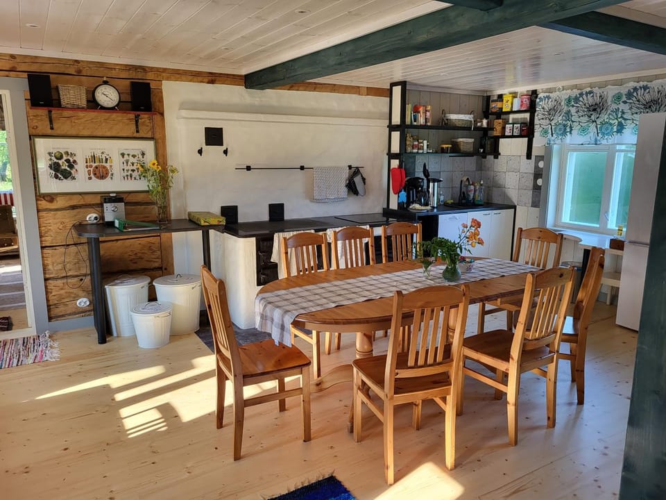 Coffee/tea facilities, Kitchen or kitchenette, Dining area