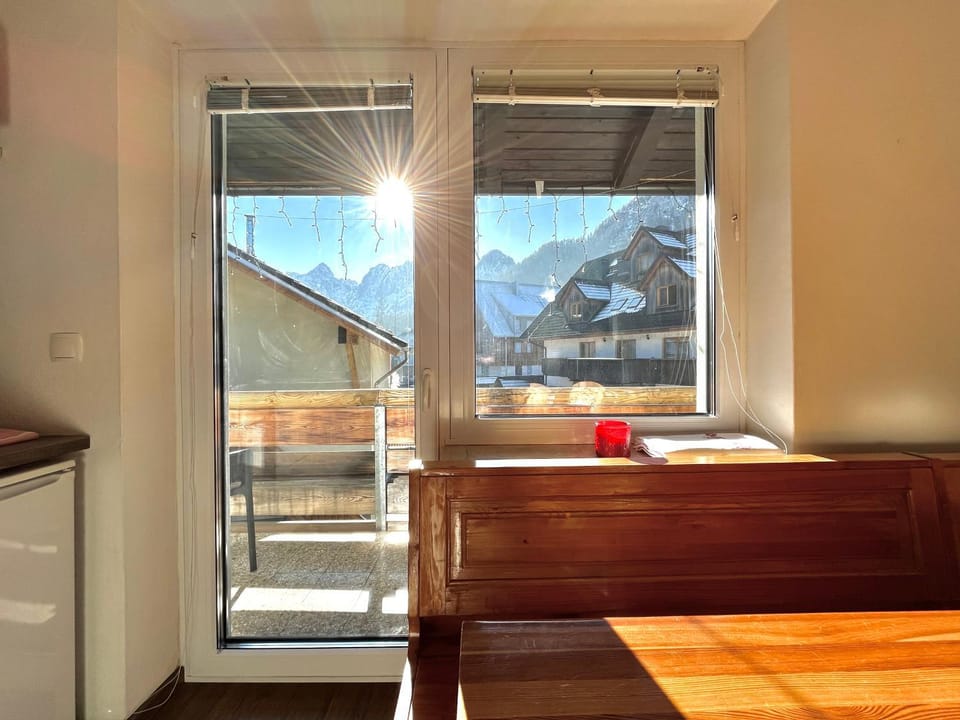 Natural landscape, Balcony/Terrace, Kitchen or kitchenette, Dining area, Mountain view