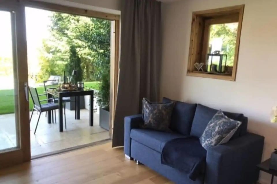 View (from property/room), Balcony/Terrace, Living room, Seating area