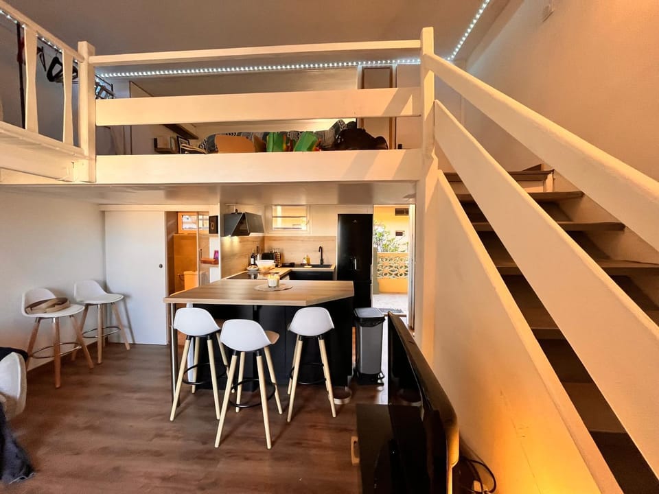 Appartement cosy à 100 m de la plage ac vue sur mer Apartment in Occitanie