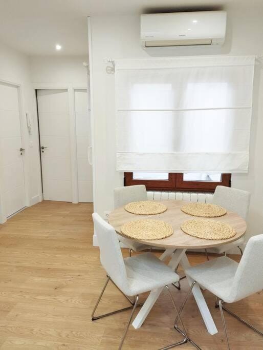 Seating area, Dining area