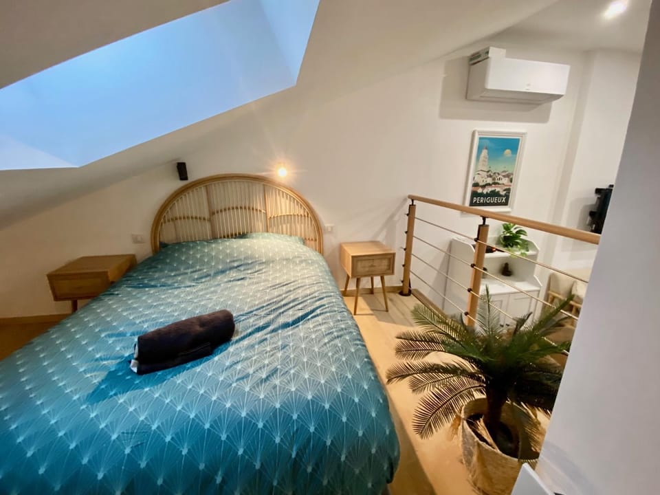 Bed, Bedroom