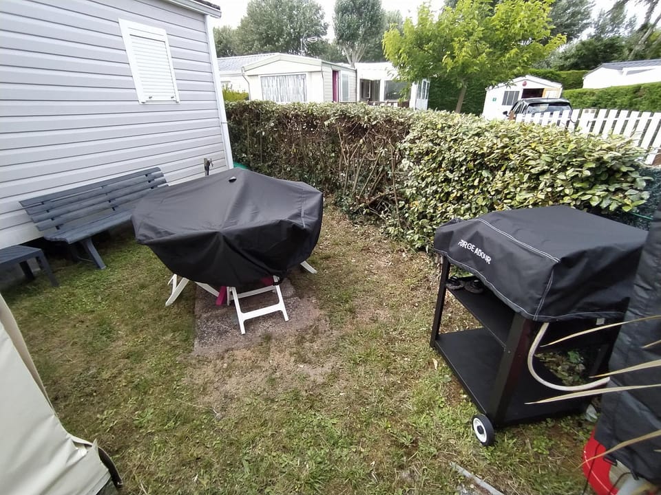 BBQ facilities, Dining area, Garden view
