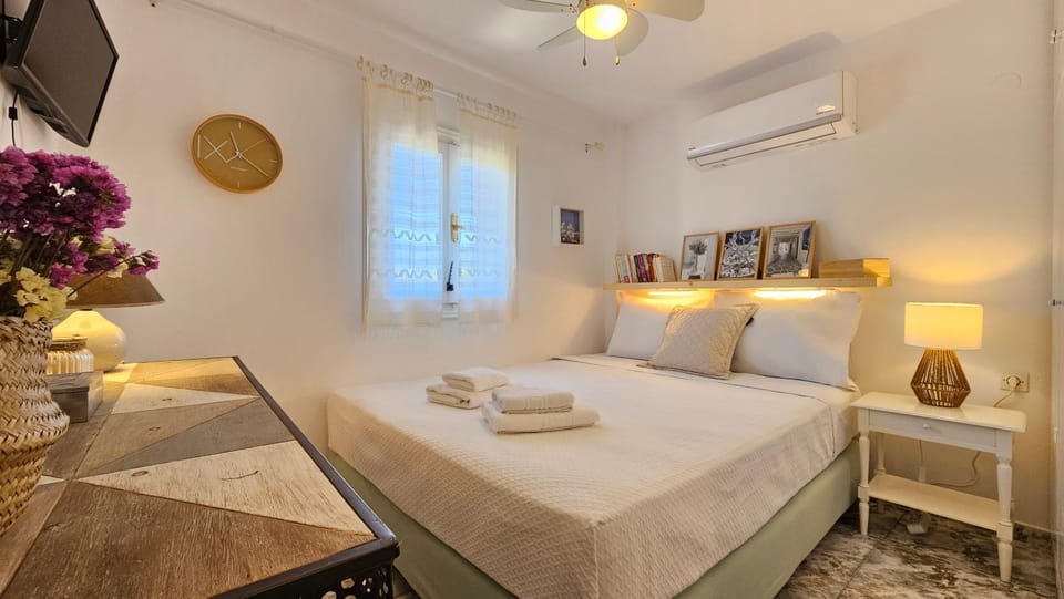 Bed, Bedroom, fireplace