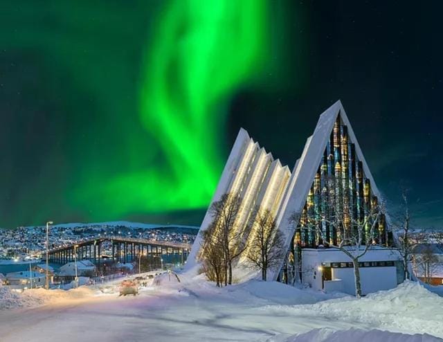 WALO APARTMENTS TROMSDALEN - Close to cable car and Arctic Cathedral, 10 min by bus to city centre, Free parking Apartment in Tromso