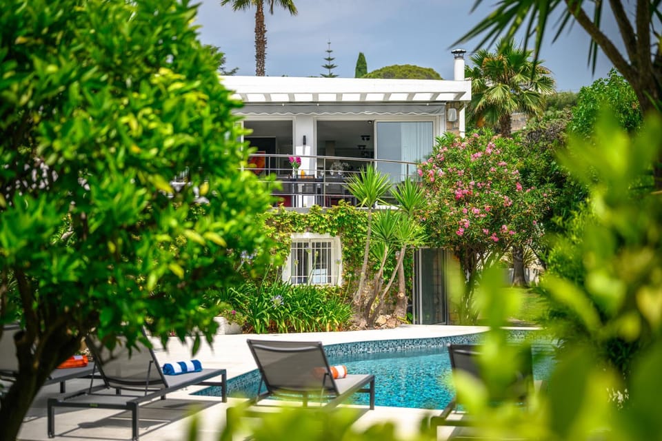 Property building, Garden view, Pool view, Swimming pool, sunbed