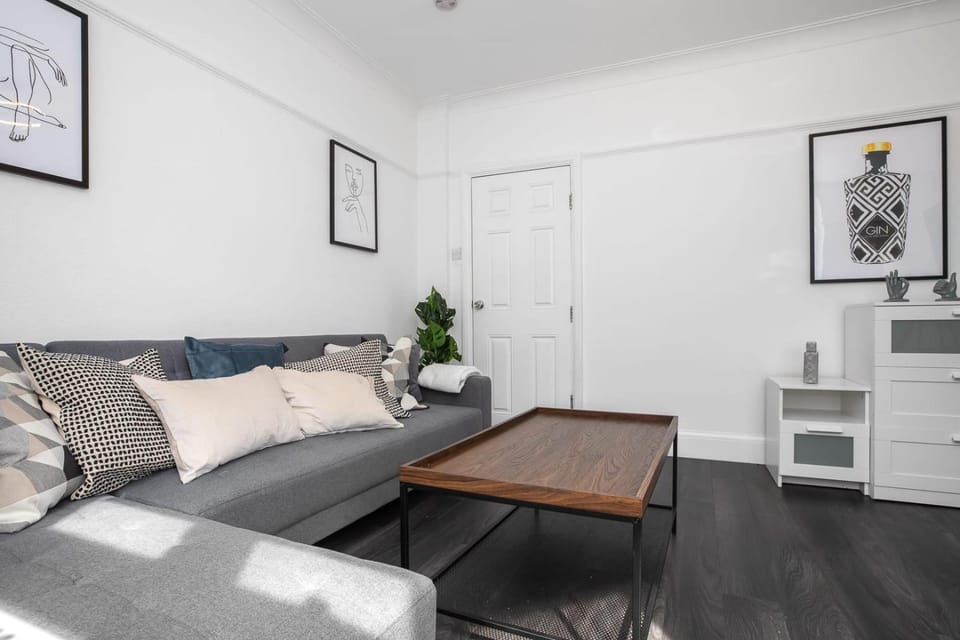 Modern 2 Bed Apartment in Prime Camden Sleeps 6 Apartment in City of Westminster
