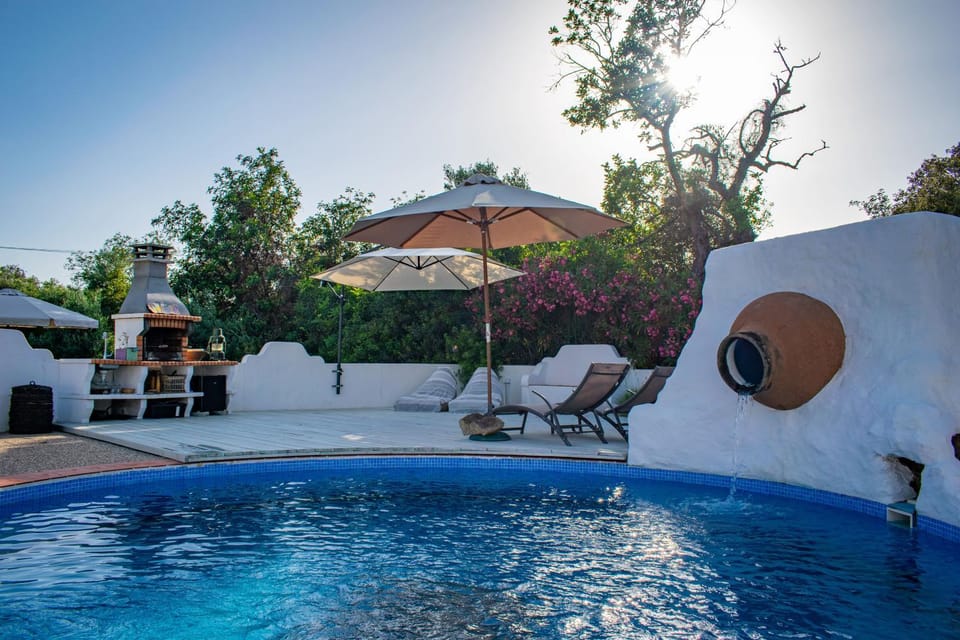 Swimming pool, sunbed