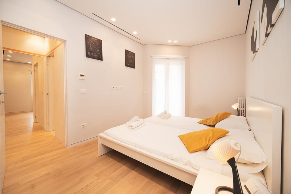 Bed, TV and multimedia, Photo of the whole room, Bedroom, towels, wardrobe