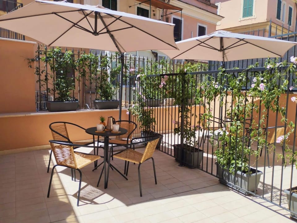 Property building, View (from property/room), Balcony/Terrace, Dining area