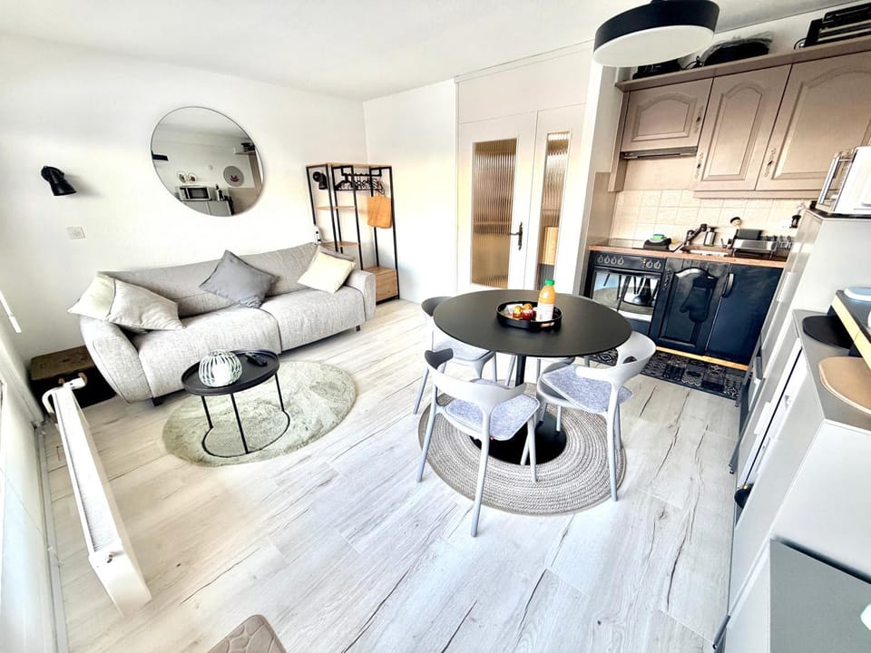 Vincenzo appart, Studio Confortable à Nendaz, accès Direct au Télécabine de Tracouet et Parking Souterrain Inclus Cabin in Nendaz