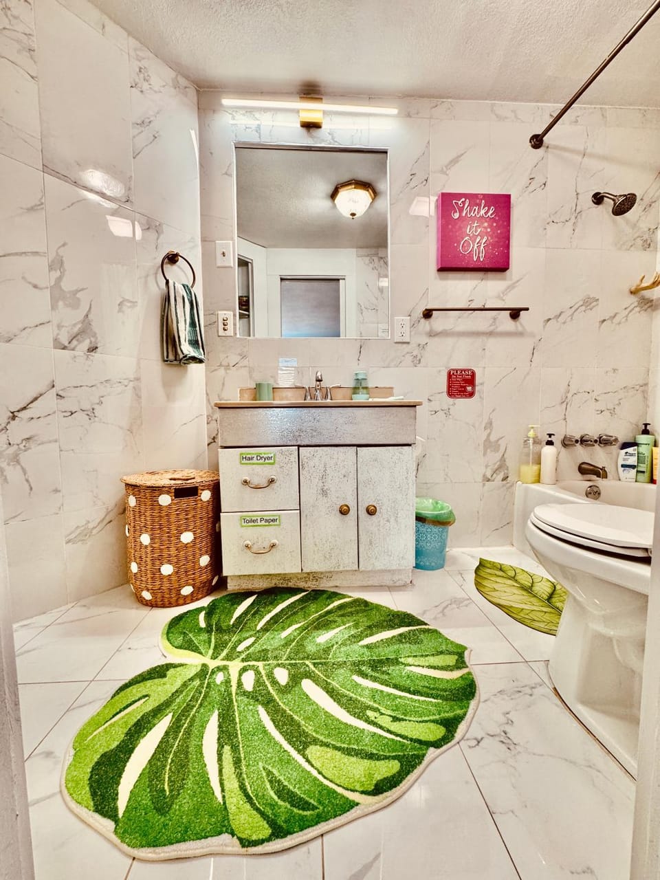 Shower, Toilet, Bathroom, bidet, towels