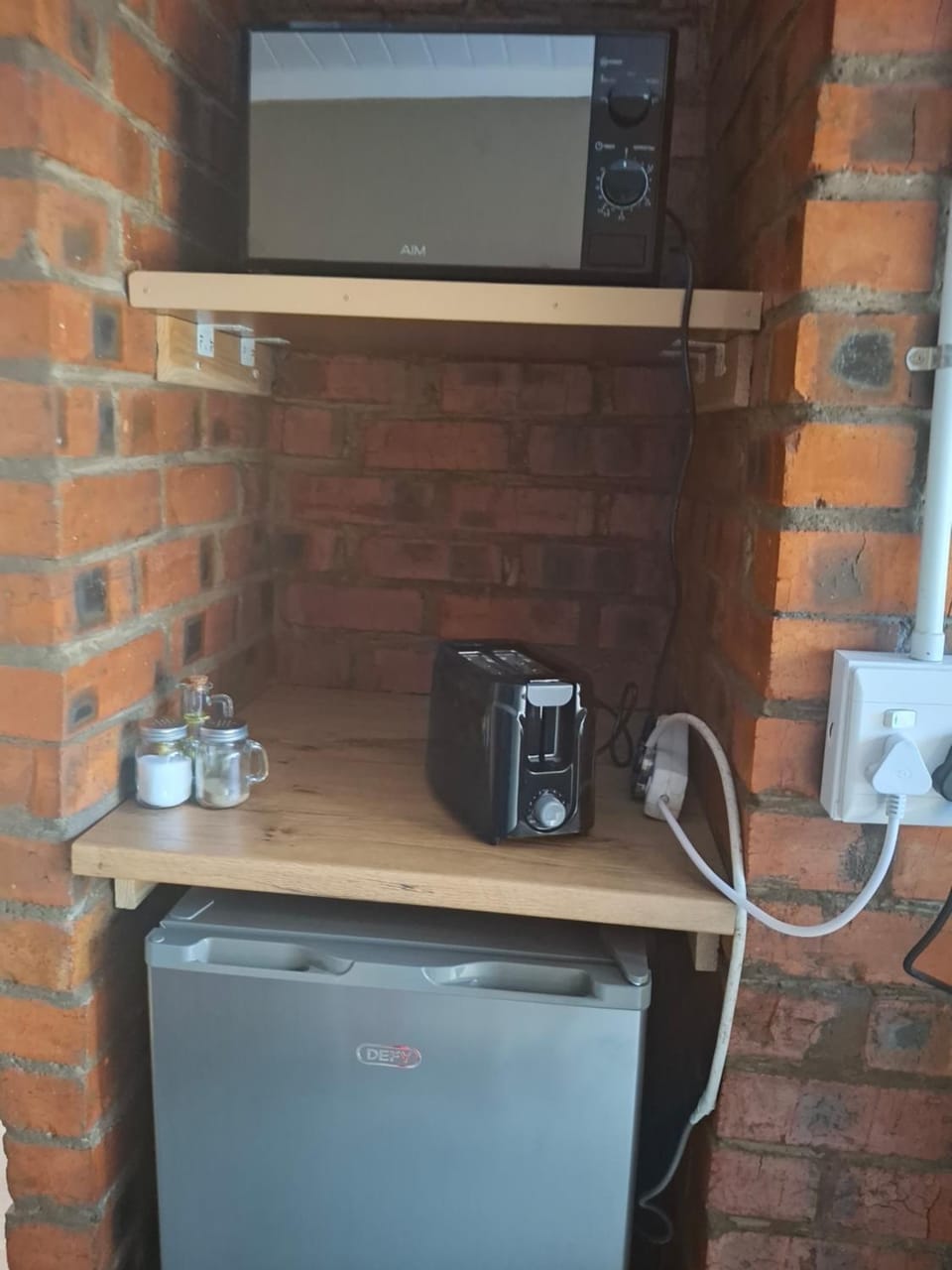 minibar, toaster