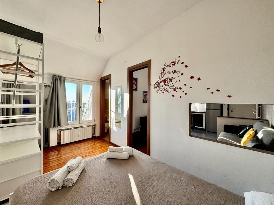 Photo of the whole room, Bedroom, towels, wardrobe
