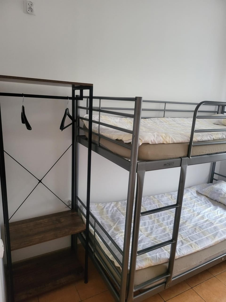Bed, Photo of the whole room, Bedroom, bunk bed, towels
