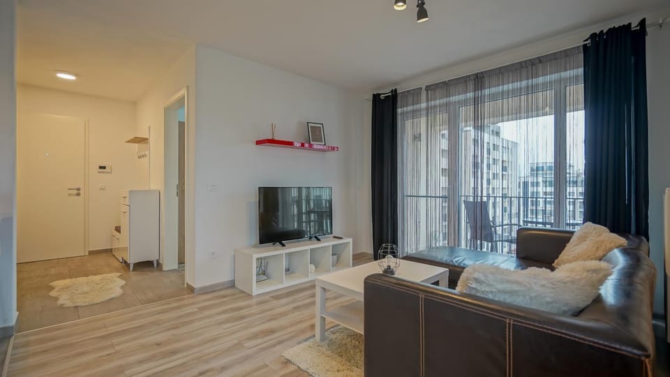 Communal lounge/ TV room, TV and multimedia, Living room, Seating area, Evening entertainment