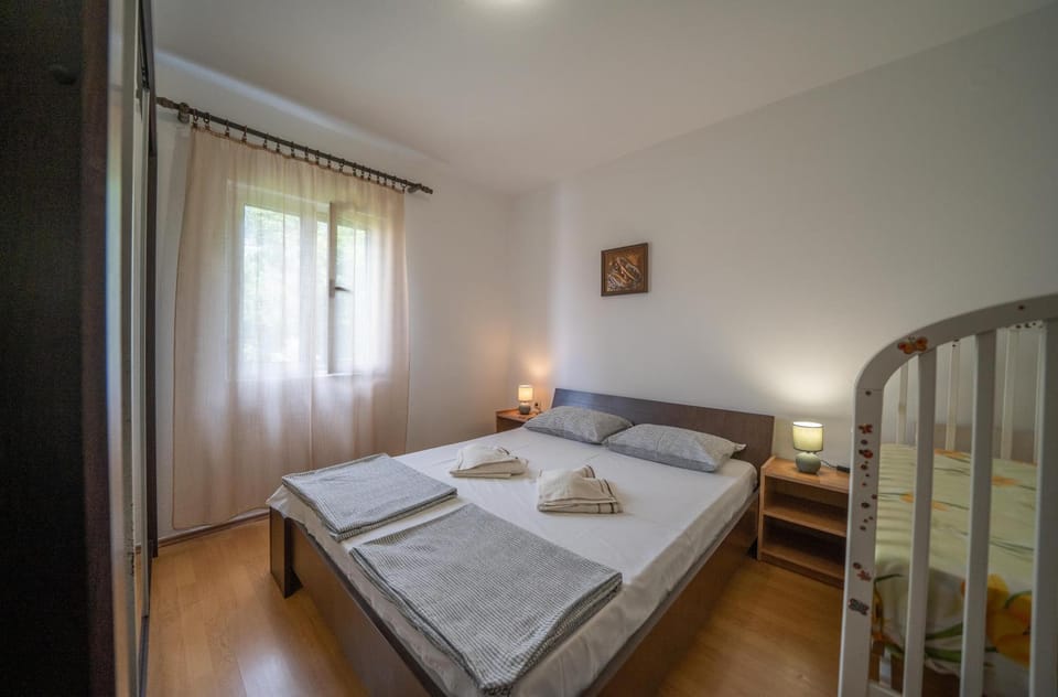 Minute to the SEA - Vacation Home Apartment in Dobrota