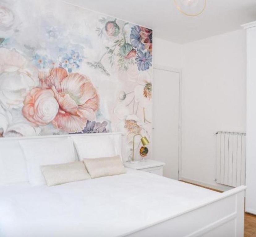 Lora roses suite 2, free private parking, self check-in, air conditioner Apartment in Como