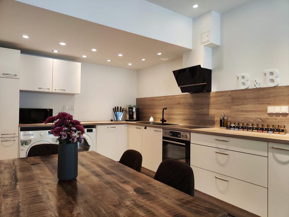 Coffee/tea facilities, Kitchen or kitchenette, minibar, pet friendly, stove