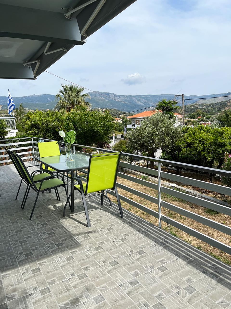 Balcony/Terrace, Dining area, Mountain view