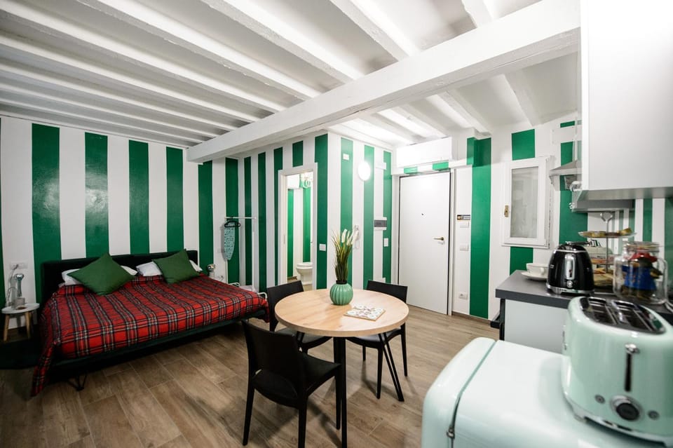 Kitchen or kitchenette, Photo of the whole room, Seating area, Dining area, Bedroom
