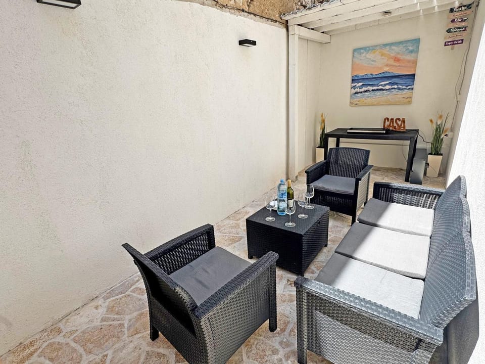 BBQ facilities, Balcony/Terrace, Seating area
