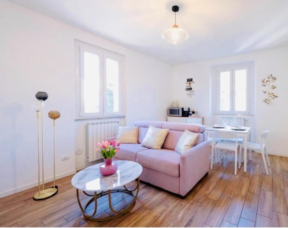 Lora diamond Suite 3, free private parking, self check in, air conditioner Apartment in Como