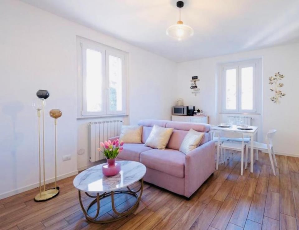 Lora diamond Suite 3, free private parking, self check in, air conditioner Apartment in Como